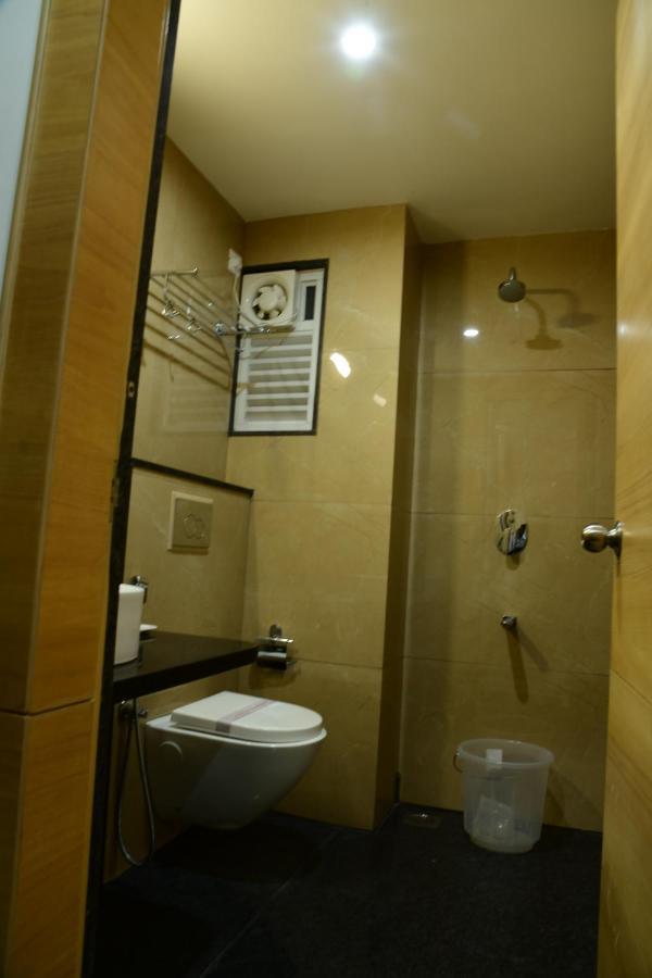 Hotel U.T.Elite Бангалор Экстерьер фото