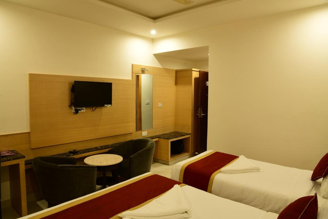 Hotel U.T.Elite Бангалор Экстерьер фото