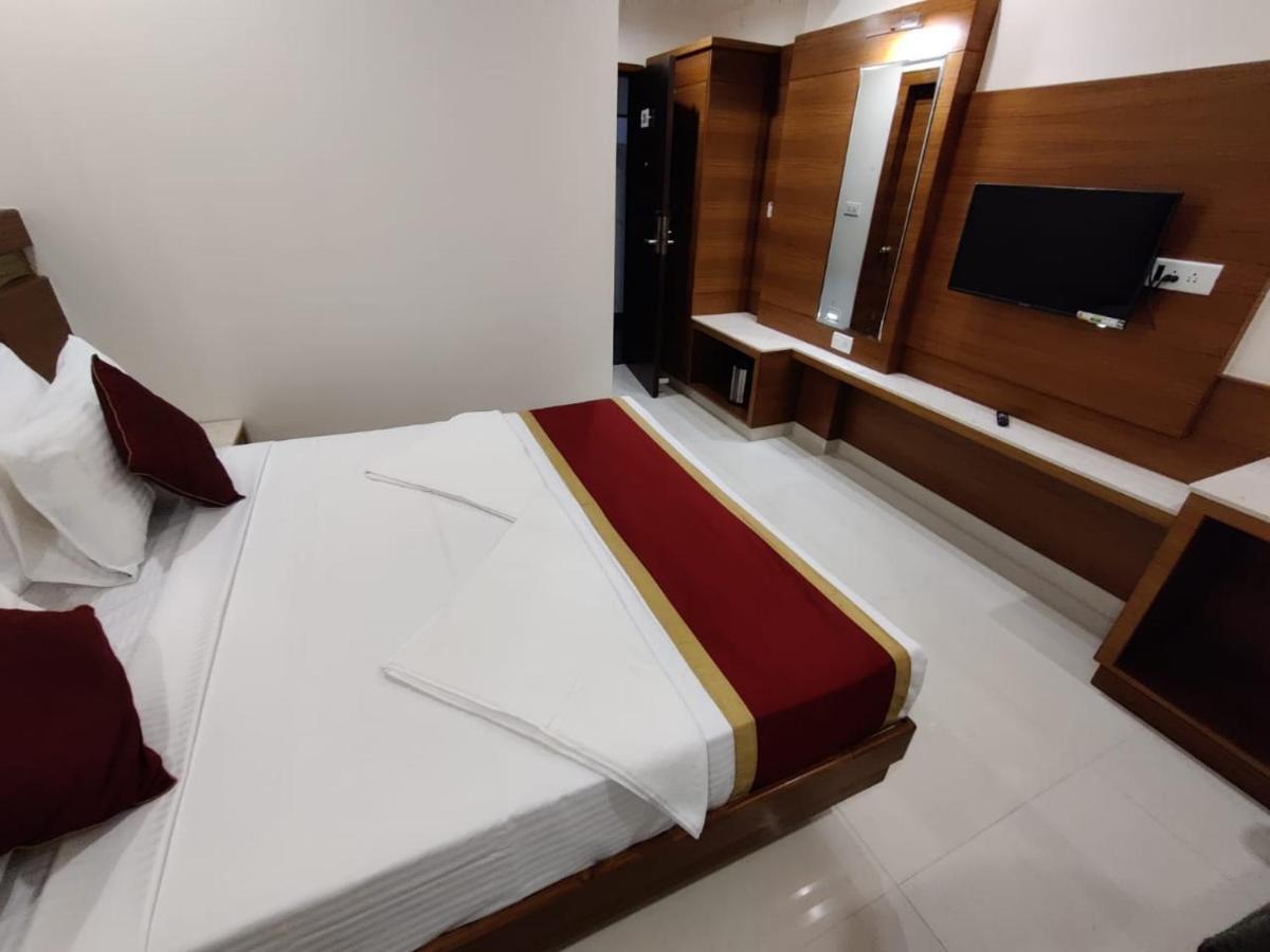 Hotel U.T.Elite Бангалор Экстерьер фото